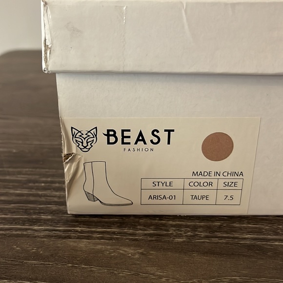 NIB Neutral Ankle Boots - Picture 11 of 13